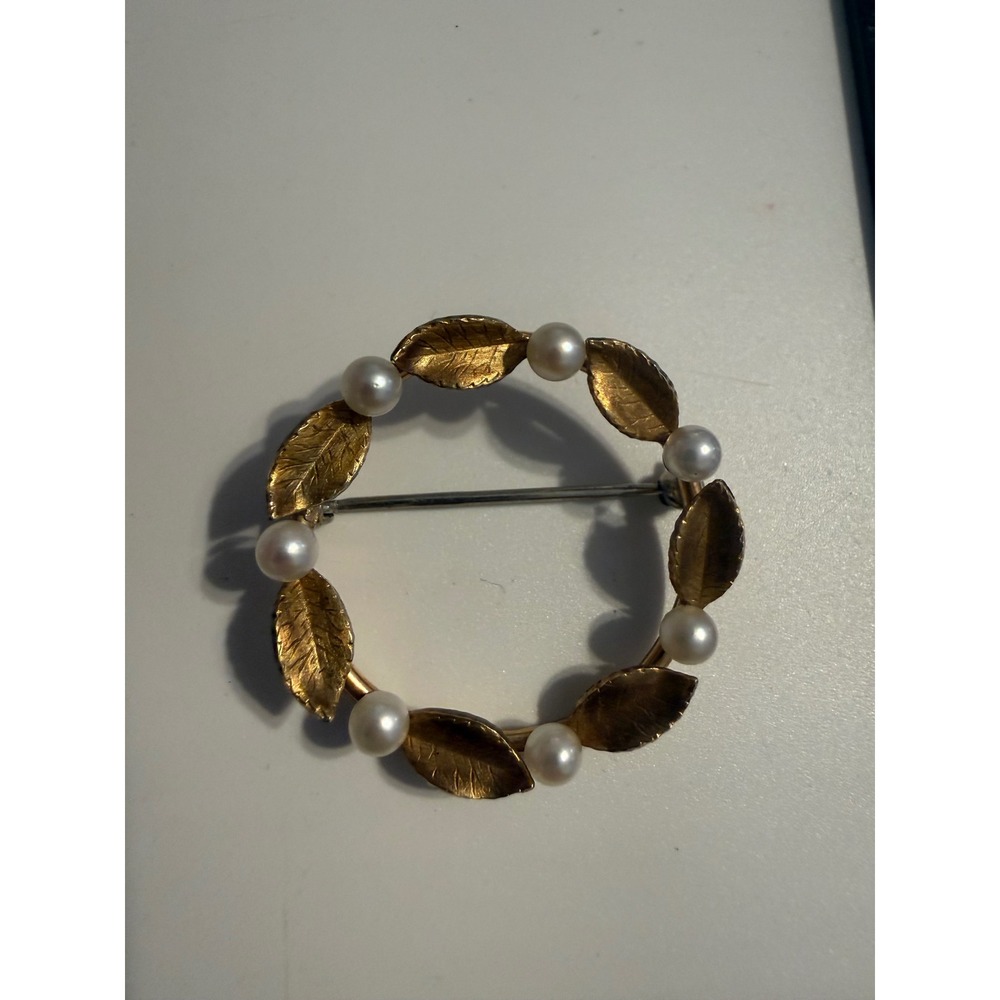 Krementz Gold Tone Leaf and Faux Pearl Wreath Circle Brooch Pin